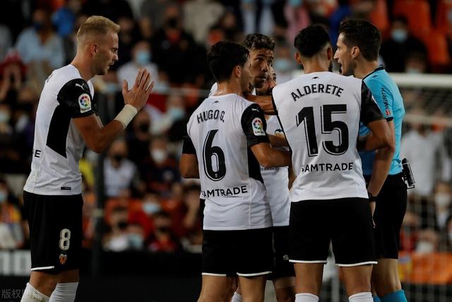 布里奇斯41分文班空砍42+18 尼克斯险胜马刺