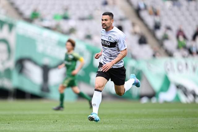 皮特森48分新疆取4连胜 林庭谦16分天津3连败